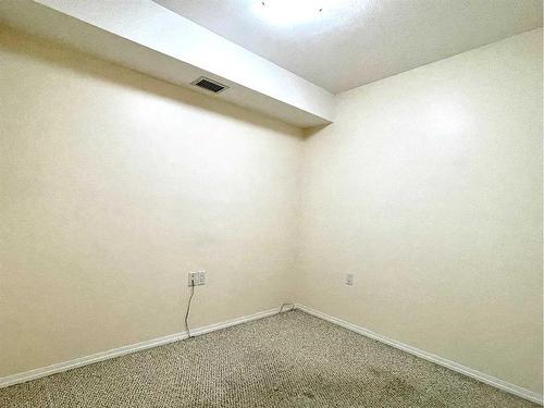 313-1595 Southview Drive Se, Medicine Hat, AB - Indoor Photo Showing Other Room