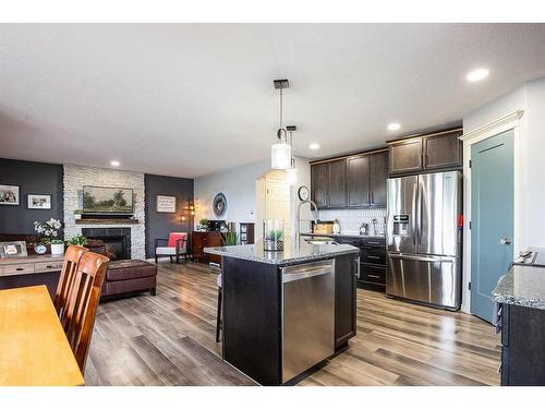 255 Hamptons Way Se, Medicine Hat, AB - Indoor Photo Showing Kitchen With Stainless Steel Kitchen With Upgraded Kitchen