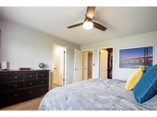 255 Hamptons Way Se, Medicine Hat, AB - Indoor Photo Showing Bedroom
