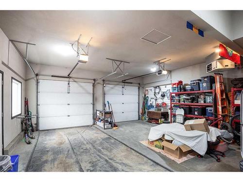255 Hamptons Way Se, Medicine Hat, AB - Indoor Photo Showing Garage