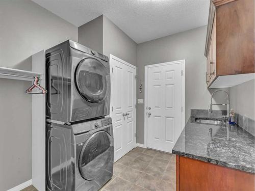 26 Stratton Mews Se, Medicine Hat, AB - Indoor Photo Showing Laundry Room