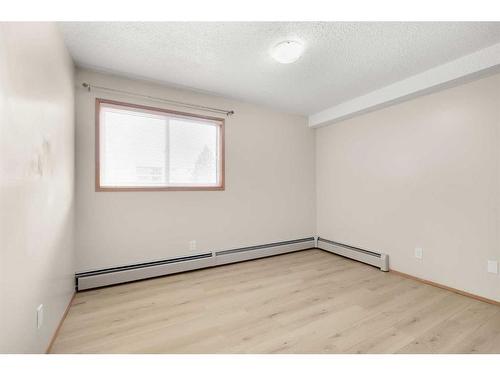 135-1480 Southview Drive Se, Medicine Hat, AB - Indoor Photo Showing Other Room