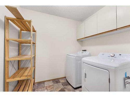 135-1480 Southview Drive Se, Medicine Hat, AB - Indoor Photo Showing Laundry Room