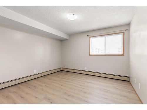 135-1480 Southview Drive Se, Medicine Hat, AB - Indoor Photo Showing Other Room