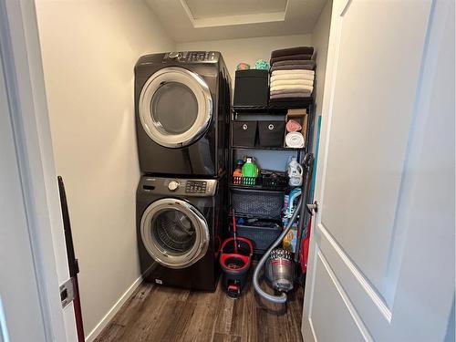 637 East 1 Street, Dunmore, AB - Indoor Photo Showing Laundry Room