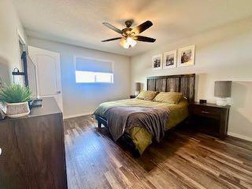 637 East 1 Street, Dunmore, AB - Indoor Photo Showing Bedroom