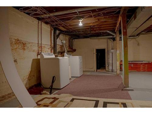 1051 5 Street Se, Medicine Hat, AB - Indoor Photo Showing Laundry Room