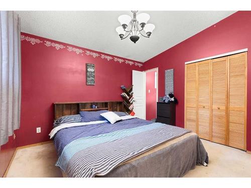 75 Greenbrook Crescent, Brooks, AB - Indoor Photo Showing Bedroom