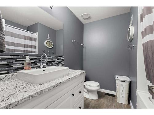 75 Greenbrook Crescent, Brooks, AB - Indoor Photo Showing Bathroom