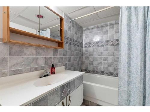75 Greenbrook Crescent, Brooks, AB - Indoor Photo Showing Bathroom