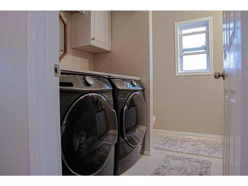 1060 5 Street Se, Medicine Hat, AB - Indoor Photo Showing Laundry Room