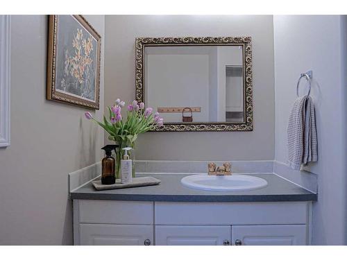 1060 5 Street Se, Medicine Hat, AB - Indoor Photo Showing Bathroom
