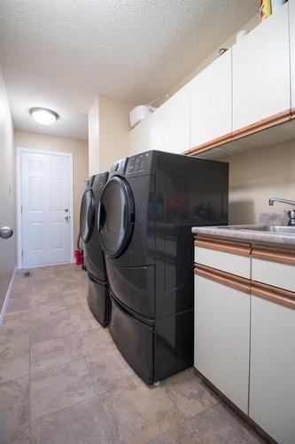 229 1 Street Nw, Medicine Hat, AB - Indoor Photo Showing Laundry Room