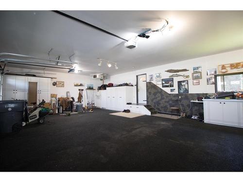 229 1 Street Nw, Medicine Hat, AB - Indoor Photo Showing Garage