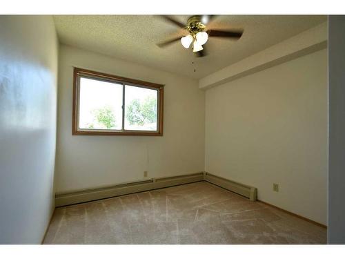 236-1480 Southview Drive Se, Medicine Hat, AB - Indoor Photo Showing Other Room