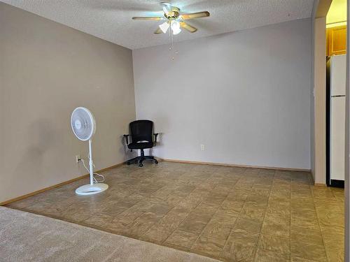 236-1480 Southview Drive Se, Medicine Hat, AB - Indoor Photo Showing Other Room