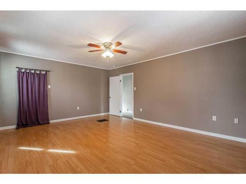 828A Braemar Street Se, Medicine Hat, AB - Indoor Photo Showing Other Room