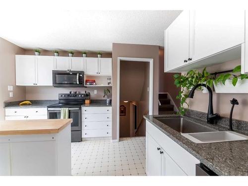 73 Markwick Drive Se, Medicine Hat, AB - Indoor Photo Showing Kitchen With Double Sink