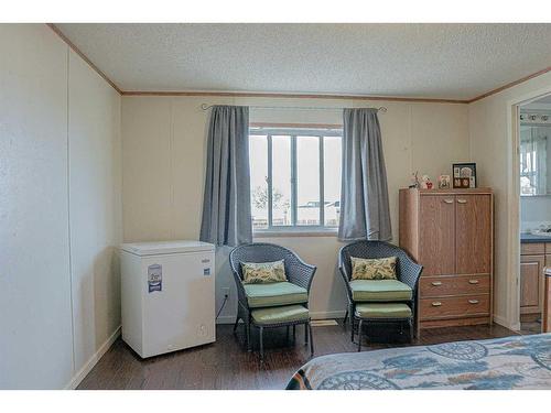 339 1 Street Ne, Redcliff, AB - Indoor Photo Showing Bedroom