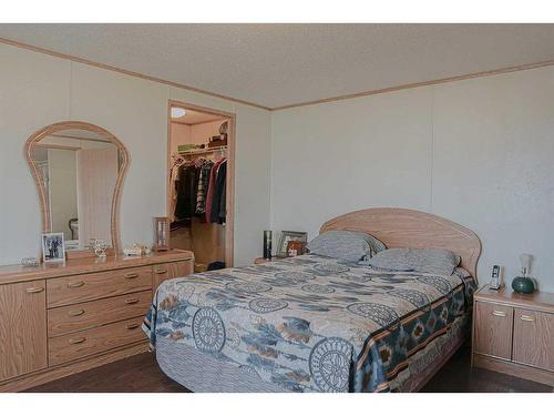 339 1 Street Ne, Redcliff, AB - Indoor Photo Showing Bedroom