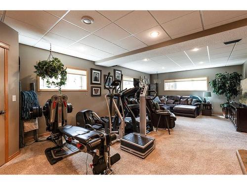 306 2 Avenue East, Oyen, AB - Indoor Photo Showing Gym Room