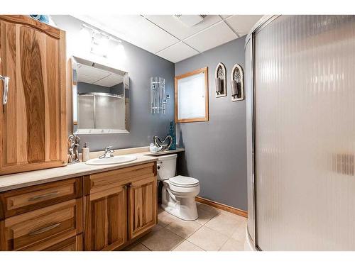 306 2 Avenue East, Oyen, AB - Indoor Photo Showing Bathroom