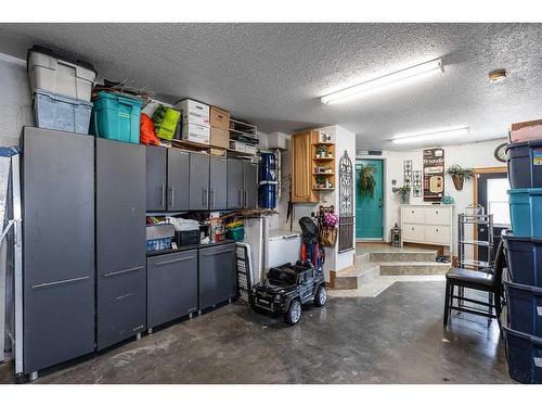 306 2 Avenue East, Oyen, AB - Indoor Photo Showing Garage