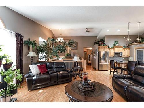 306 2 Avenue East, Oyen, AB - Indoor Photo Showing Living Room