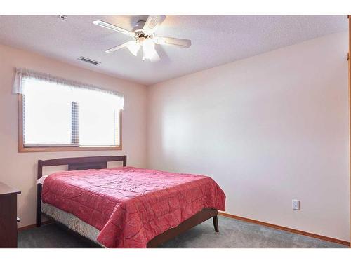 229-1182 Southview Drive Se, Medicine Hat, AB - Indoor Photo Showing Bedroom