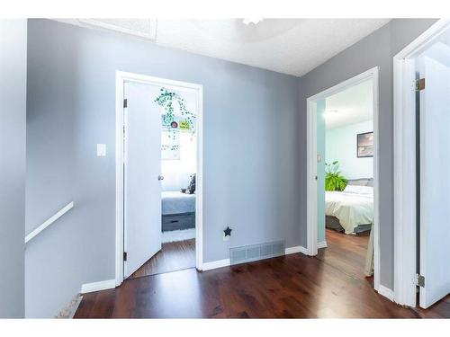 228 Seven Persons Drive Sw, Medicine Hat, AB - Indoor Photo Showing Other Room