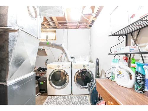 228 Seven Persons Drive Sw, Medicine Hat, AB - Indoor Photo Showing Laundry Room