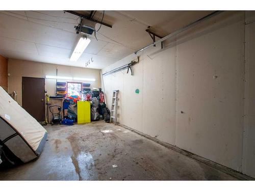 228 Seven Persons Drive Sw, Medicine Hat, AB - Indoor Photo Showing Garage