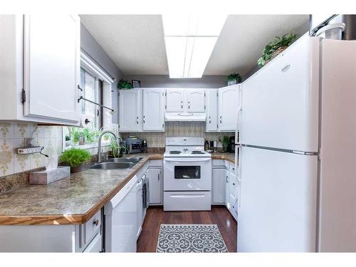 228 Seven Persons Drive Sw, Medicine Hat, AB - Indoor Photo Showing Kitchen With Double Sink