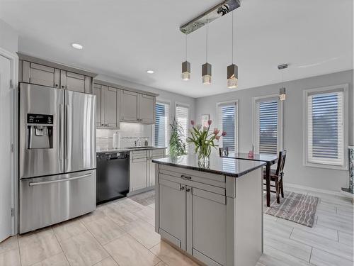 46 Rossland Crescent Se, Medicine Hat, AB - Indoor Photo Showing Kitchen