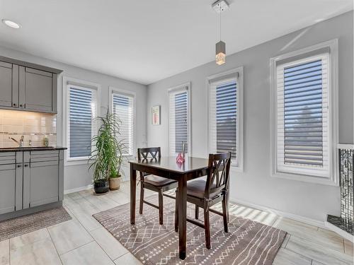 46 Rossland Crescent Se, Medicine Hat, AB - Indoor Photo Showing Dining Room