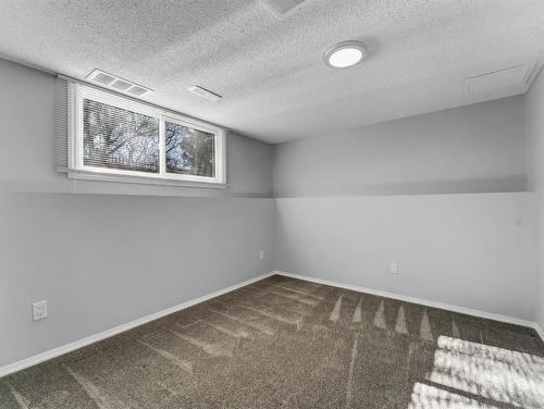 46 Rossland Crescent Se, Medicine Hat, AB - Indoor Photo Showing Bathroom