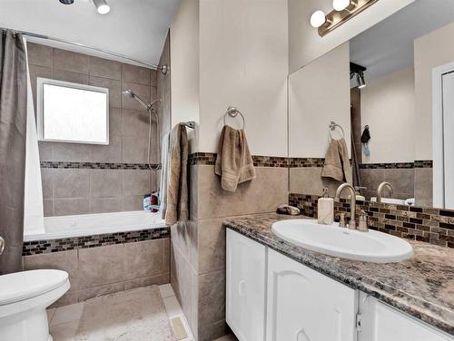 339 20 Street Ne, Medicine Hat, AB - Indoor Photo Showing Bathroom