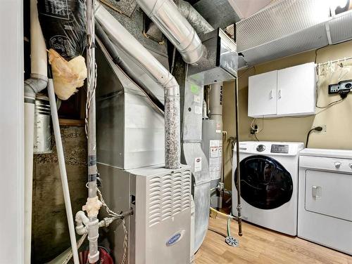 339 20 Street Ne, Medicine Hat, AB - Indoor Photo Showing Laundry Room