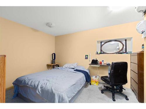 428 6 Street, Suffield, AB - Indoor Photo Showing Bedroom