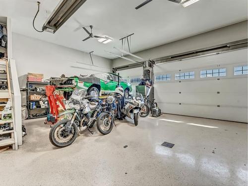 379 Sprague Way Se, Medicine Hat, AB - Indoor Photo Showing Garage