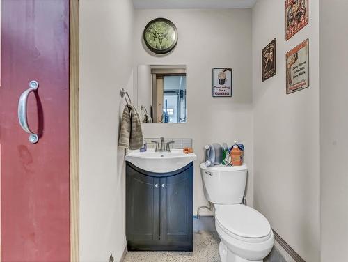 379 Sprague Way Se, Medicine Hat, AB - Indoor Photo Showing Bathroom