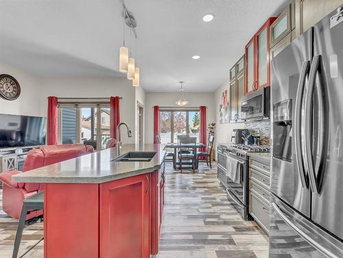 379 Sprague Way Se, Medicine Hat, AB - Indoor Photo Showing Kitchen With Double Sink