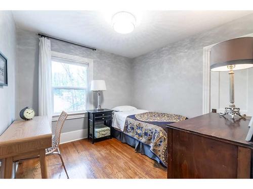 38 4 Street Nw, Medicine Hat, AB - Indoor Photo Showing Bedroom