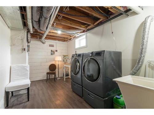 38 4 Street Nw, Medicine Hat, AB - Indoor Photo Showing Laundry Room