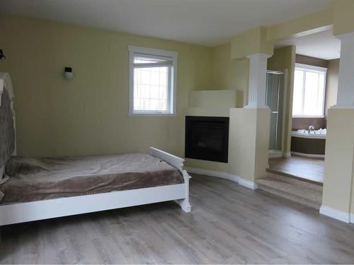 624 Tokar Road, Seven Persons, AB - Indoor Photo Showing Bedroom