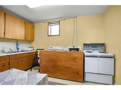 431 3 Street West, Empress, AB - Indoor