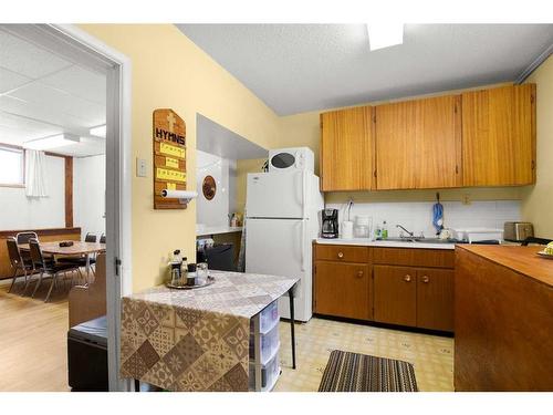 431 3 Street West, Empress, AB - Indoor Photo Showing Kitchen With Double Sink