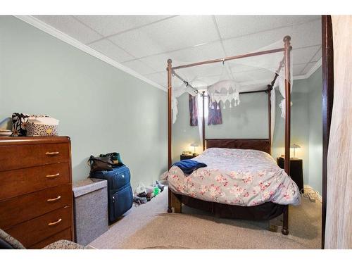 431 3 Street West, Empress, AB - Indoor Photo Showing Bedroom