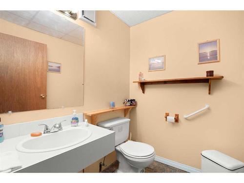 431 3 Street West, Empress, AB - Indoor Photo Showing Bathroom