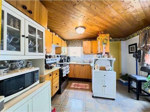 30 1 Street West, Rural Cypress County, AB - Indoor Photo Showing Kitchen